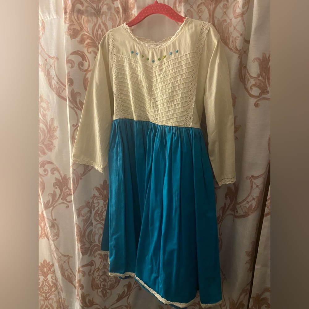 Size 8 teal/blue Well Dressed Wolf